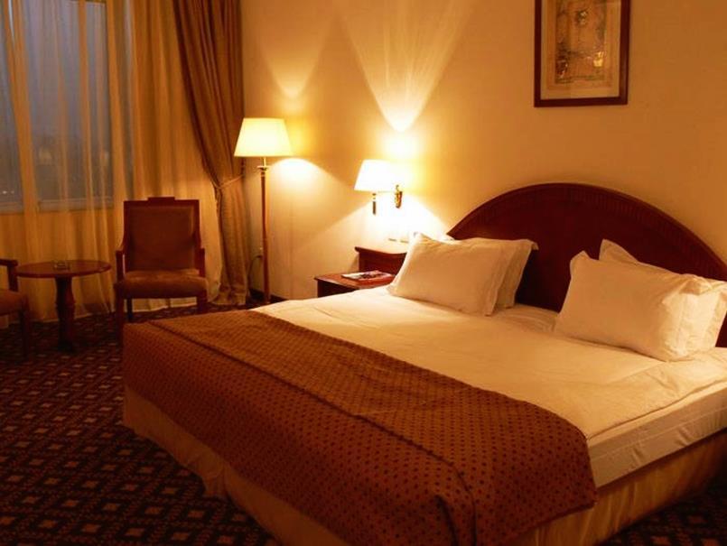 Gloria Hotel Doha Room photo